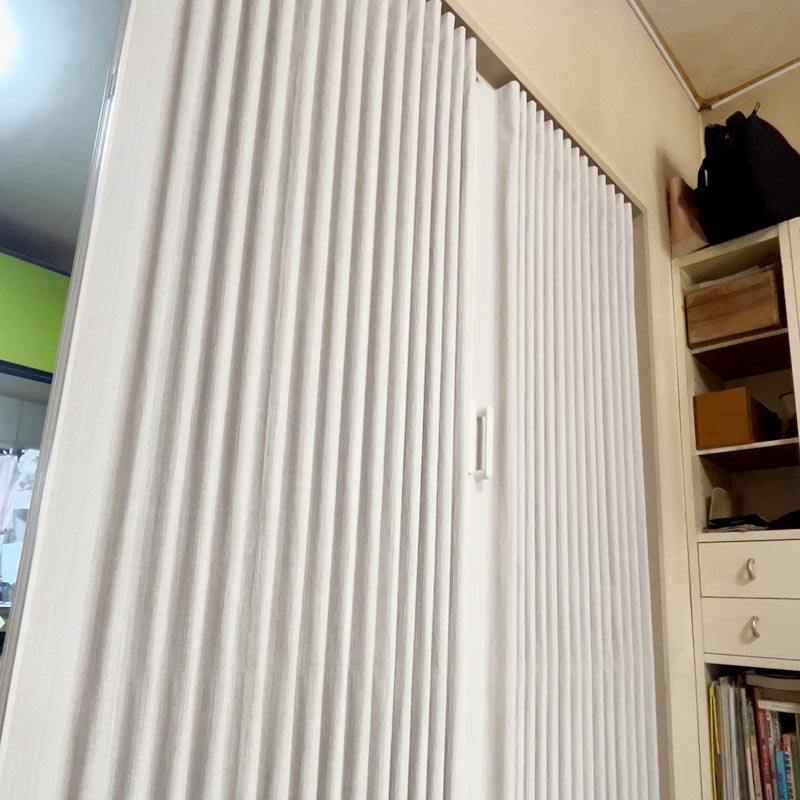 施工後：遮光・断熱性の高いカーテンに交換