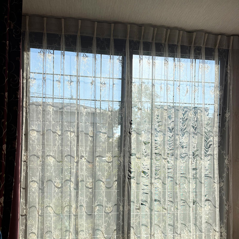 施工前：ブラインドの折れ・カビ・操作不良