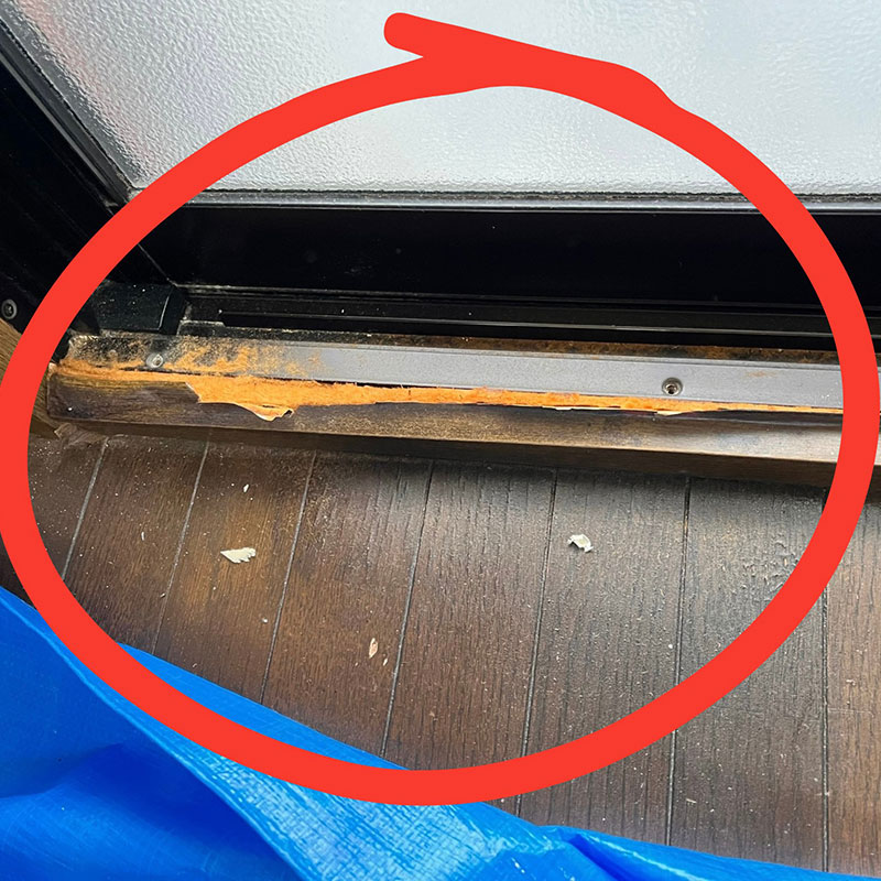 施工前：床の剥がれ・ブカブカが気になる